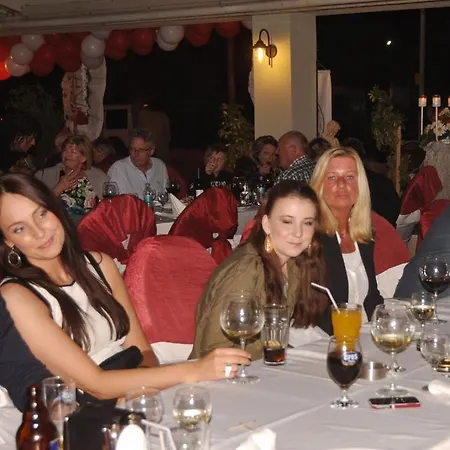 Mitos アパートホテル